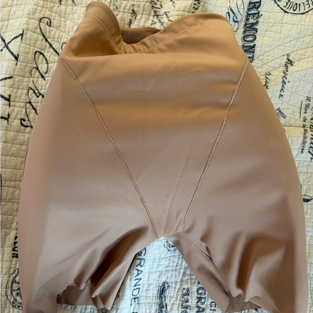 SKIMS Body Butt & Hip Enhancing Mid Thigh Short | Clay